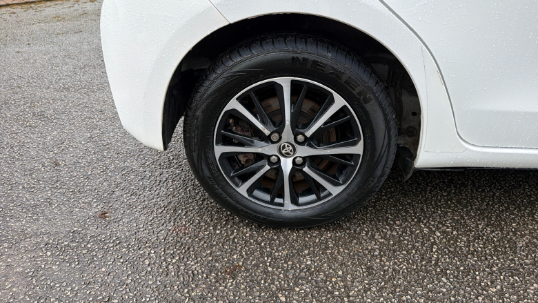 Toyota Yaris 1.5 Hybrid Icon Tech 5dr CVT Hybrid Hatchback